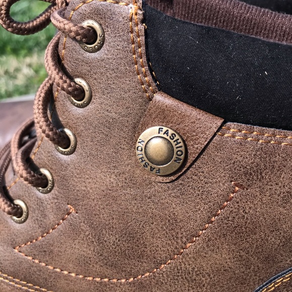 Men’s Brown Boots - Picture 4 of 7